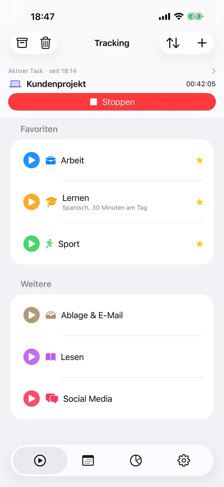 Der Tracking-Tab mit einer laufenden Aufgabe und den Favoriten oben